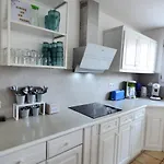 L'oree De La Plage, 15 Pers, Charmante Maison Renovee Classee 3 Etoiles - Piscine Chauffee - Terrain De Petanque - Ping Pong A Vieux-boucau Vieux-Boucau-les-Bains