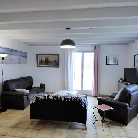 L'oree De La Plage, 15 Pers, Charmante Maison Renovee Classee 3 Etoiles - Piscine Chauffee - Terrain De Petanque - Ping Pong A Vieux-boucau